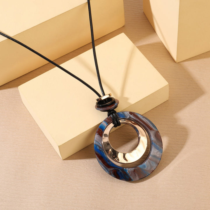 Metal Circle Pendant Necklace