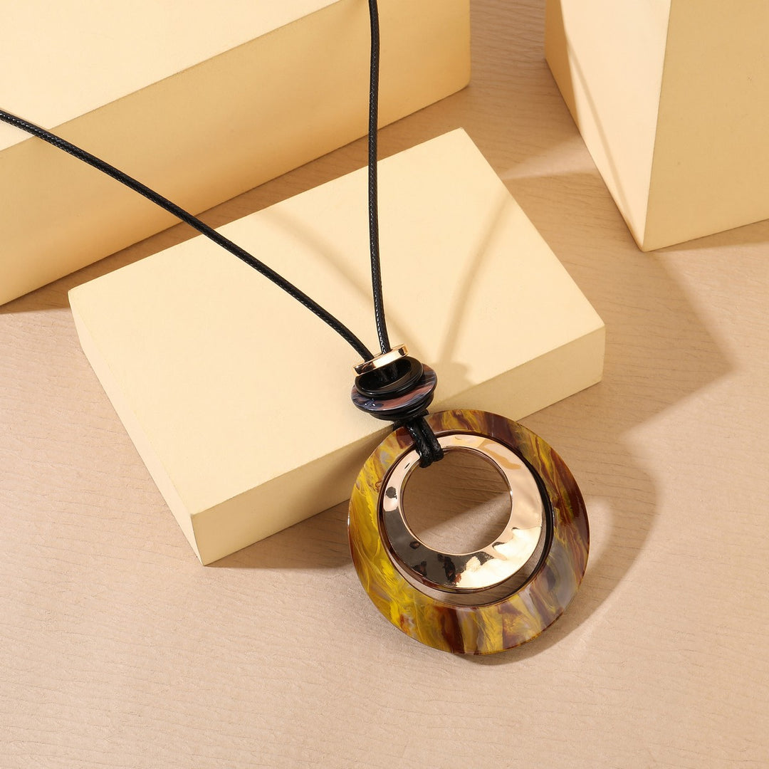 Metal Circle Pendant Necklace