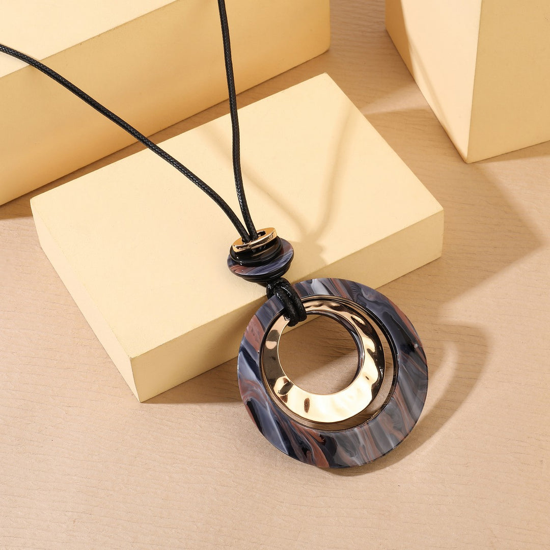 Metal Circle Pendant Necklace