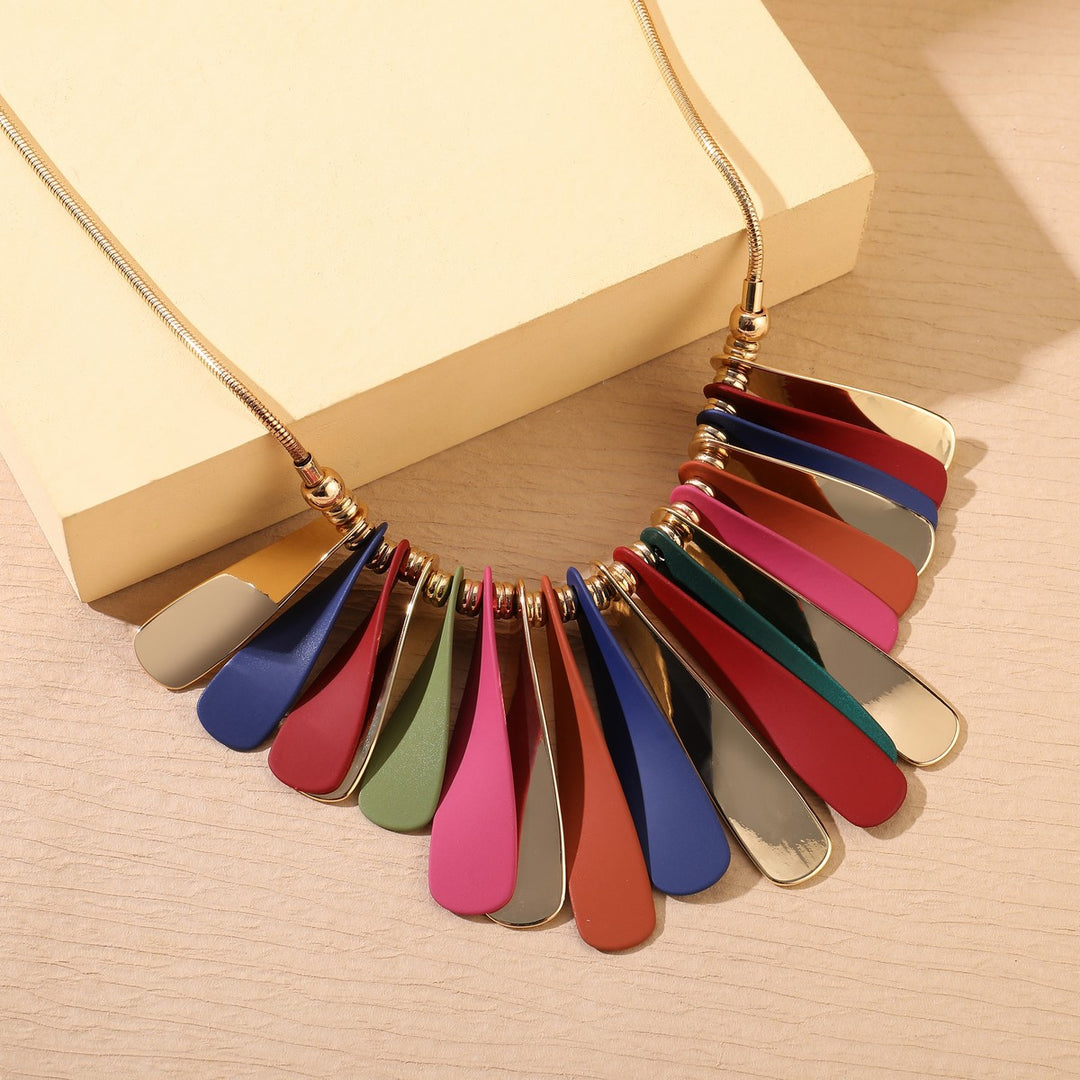 Dangling Plates Necklace