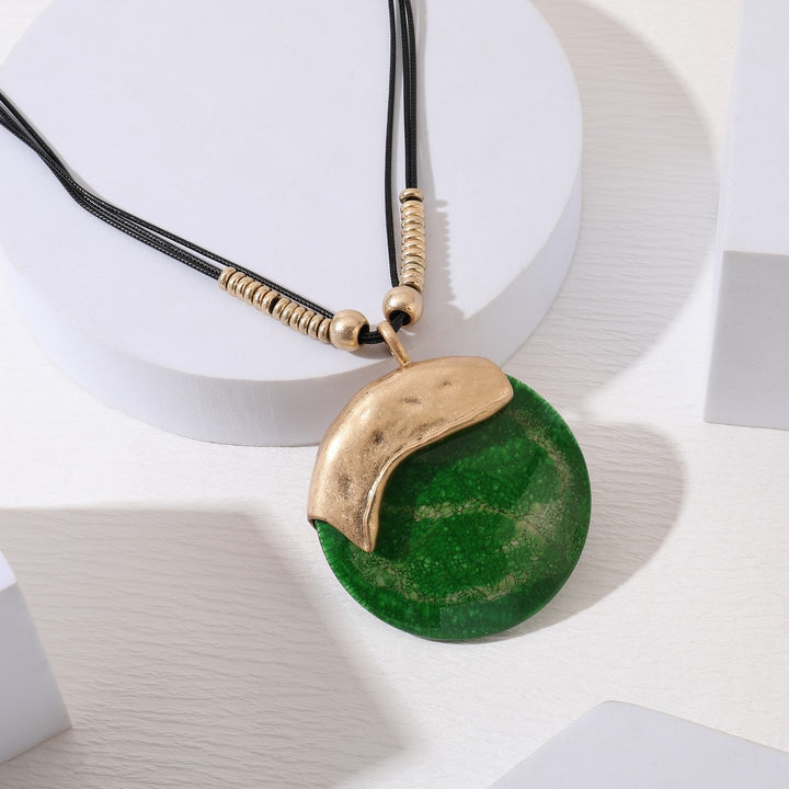 Raisin Green Circle Pendant Necklace