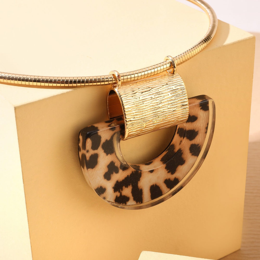 D Shape Pendant Necklace