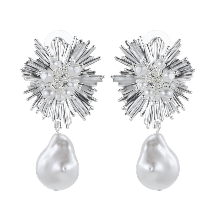 Pearls With Dangled Shape Earrings